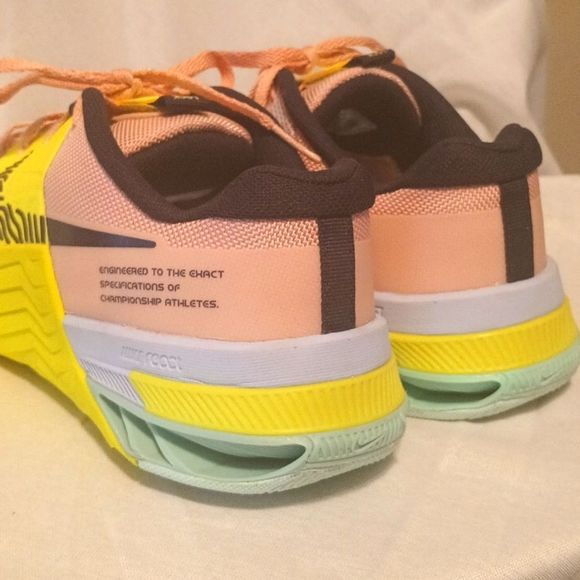 Nike women's Metcon 8 cross training athletic shoes Arctic Orange Volt size 9.5 - Picture 3 of 10